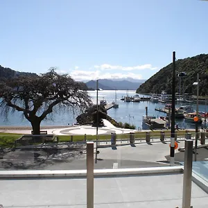 Waterfront Oxley's Luxury Apartment
